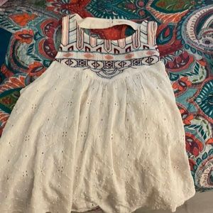 Super cute flowy embroidered top! Super comfy!